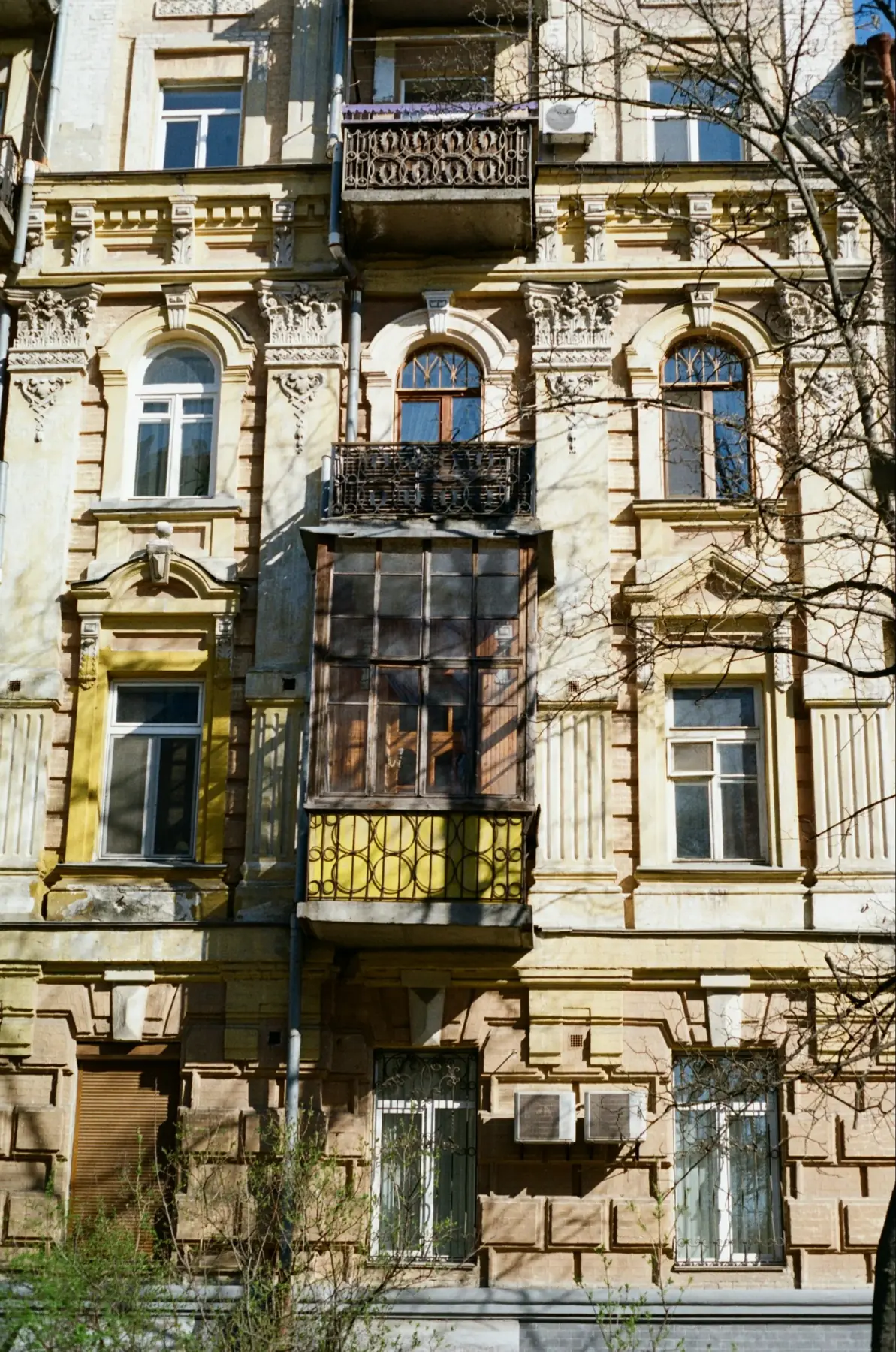 Gründerzeit-Mehrfamilienhaus mit Stuckfassade